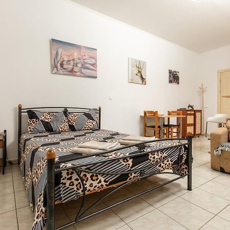 Central Cozy Apartment Спарті Екстер'єр фото